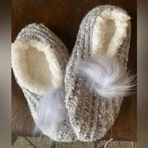 Grey Sherpa slippers - new